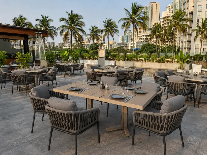 Factory-direct wholesale outdoor cafe seating for Mumbai pubs and restaurants