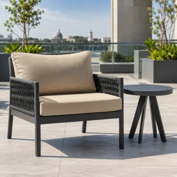 Premium powder-coated metal bistro sets for cafes, engineered to resist thermal expansion and warping in high temperatures.