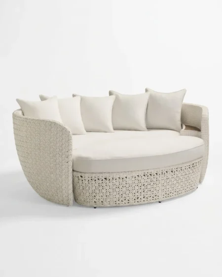 Luxury Alba wicker round outdoor daybed featuring a rust-proof aluminium frame and UV-stabilized white synthetic rattan, manufactured for high-end resorts.