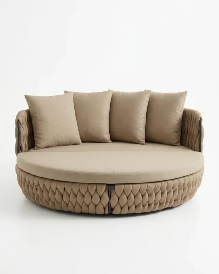 Luxury Cordoba round outdoor daybed featuring a rust-proof aluminium frame and UV-stabilized braided rope, manufactured for high-end resorts.