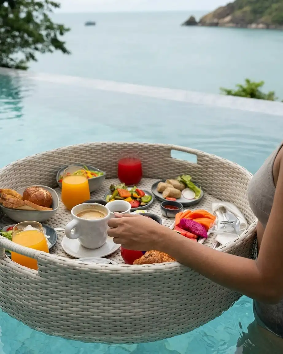 Top angle of the floating breakfast basket for swimming pool highlighting its high-walled basket design for secure F&B delivery.